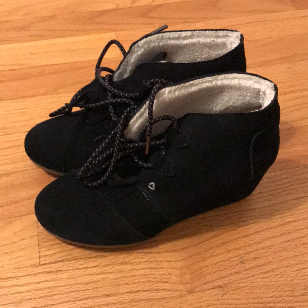 Toms black suede booties